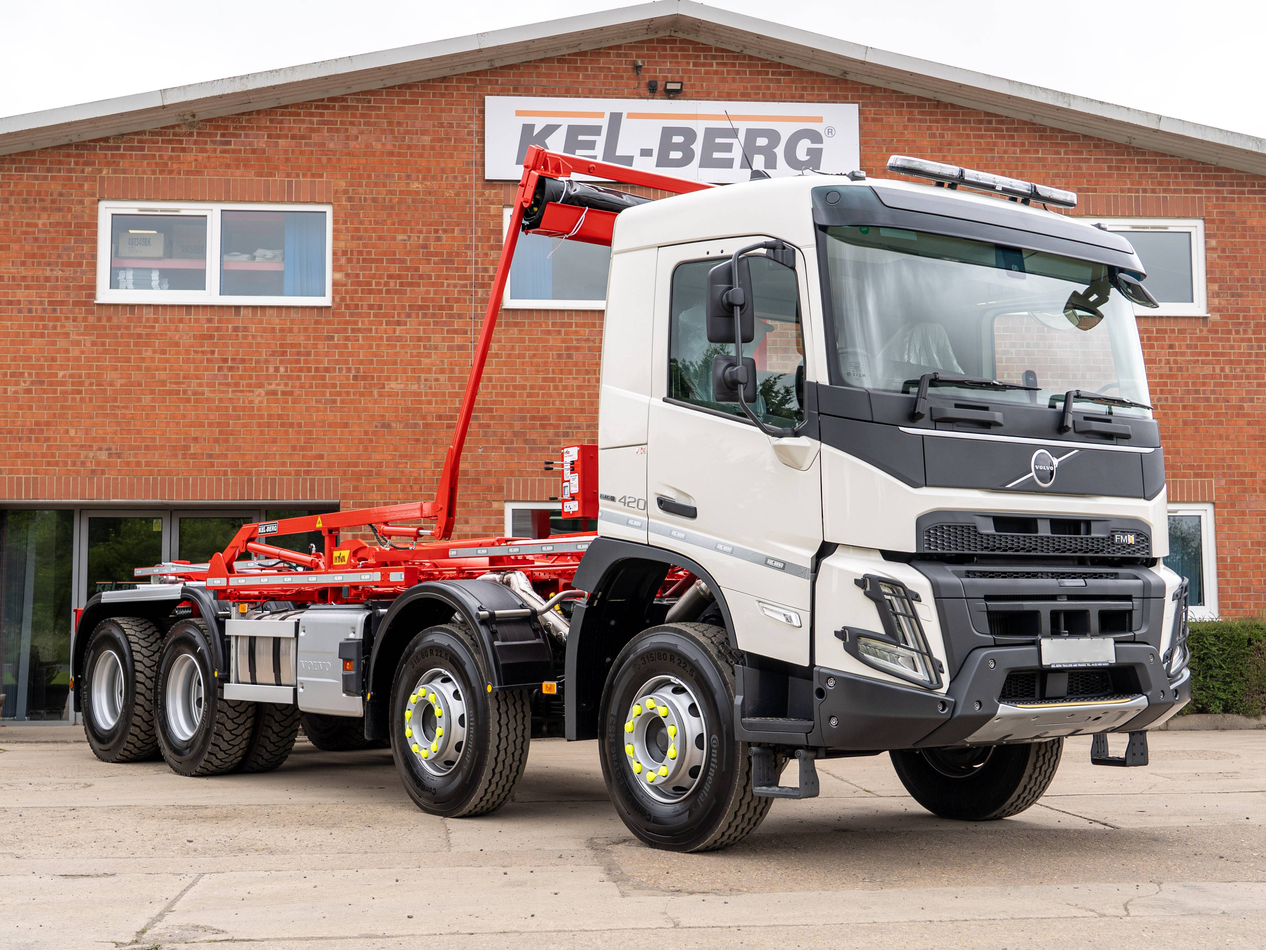 Volvo FMX 420 8×4 Hyva Hook Loader