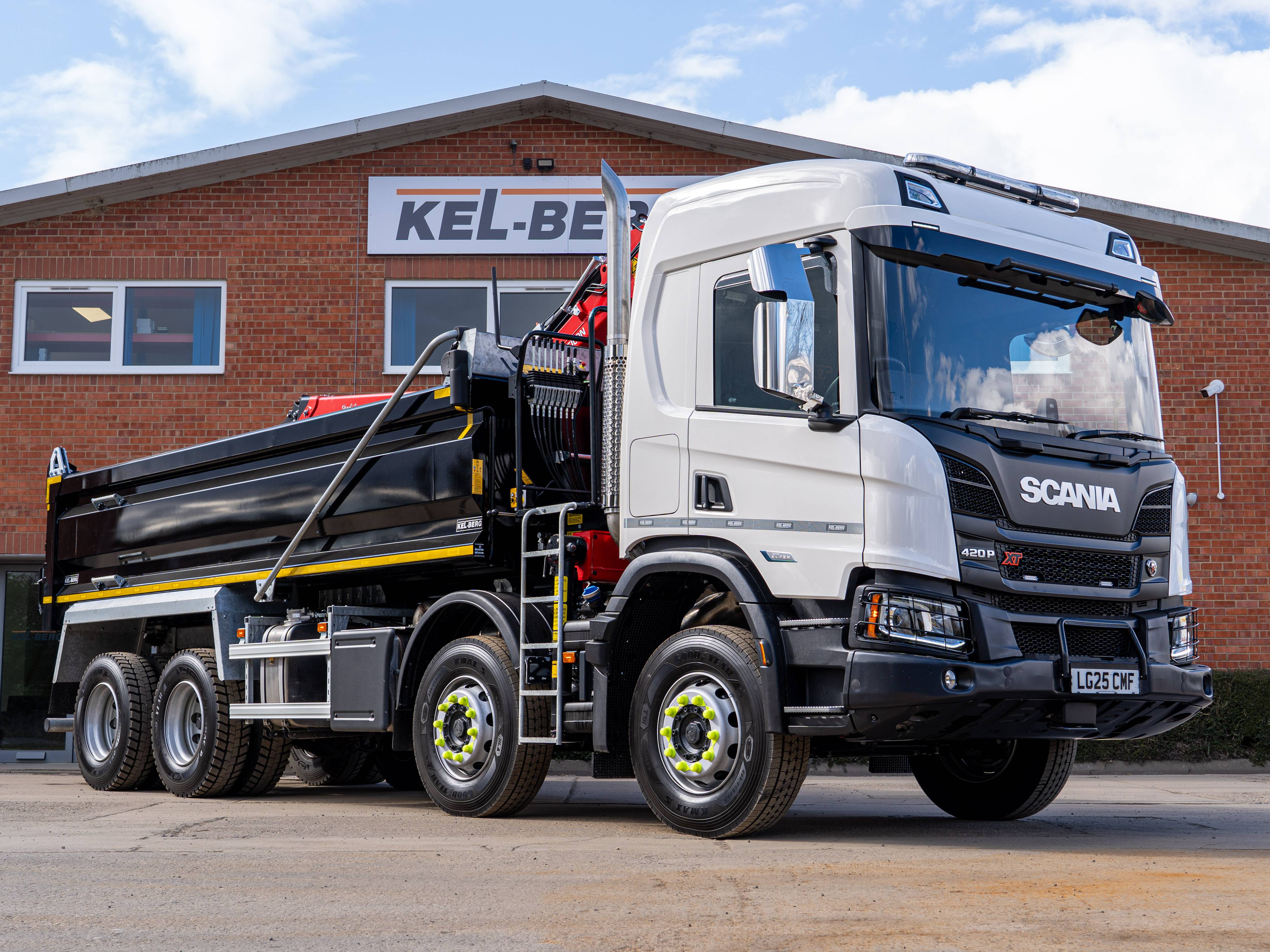 Scania P420 XT 8×4 Kel-Berg Tipper Grab