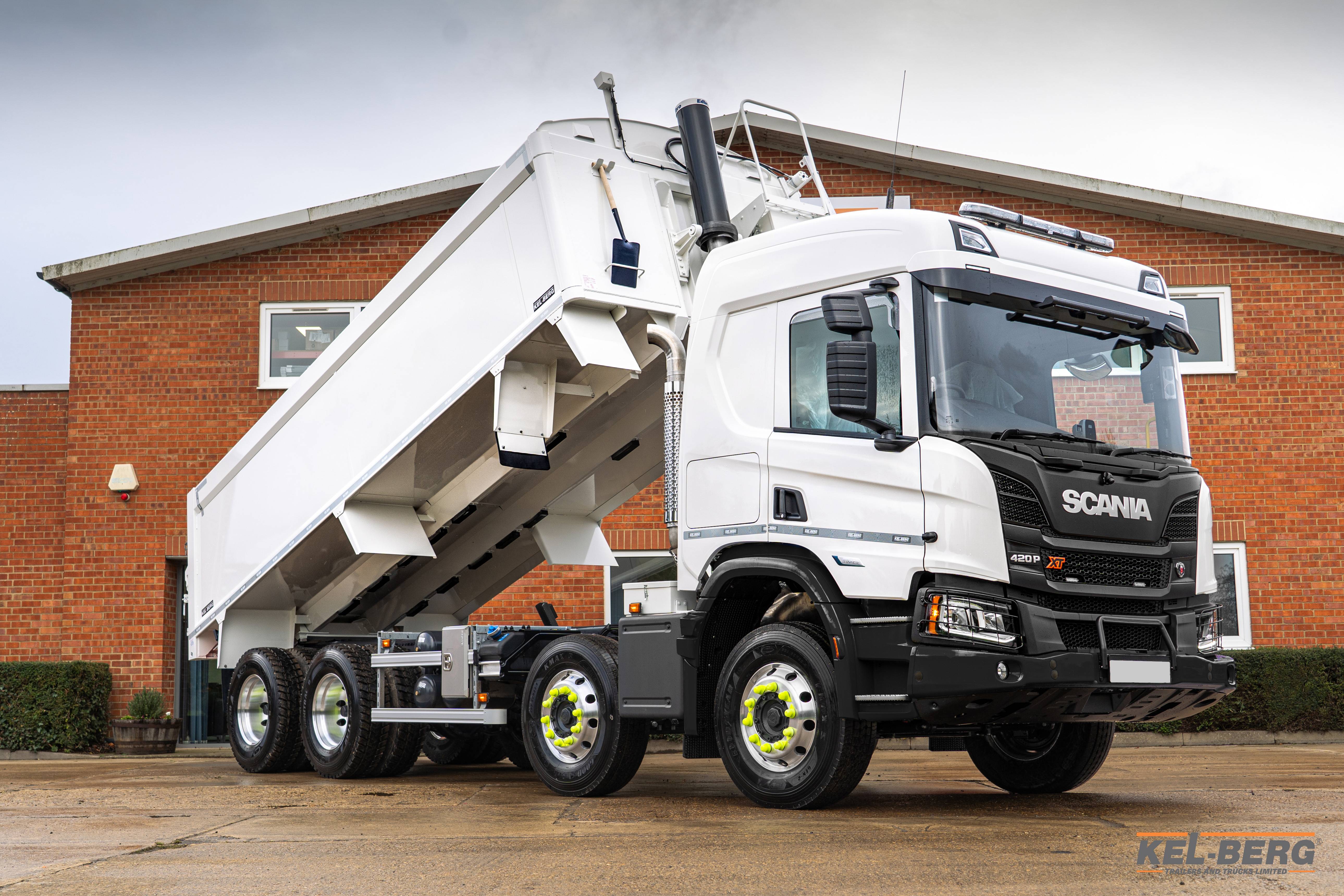 Scania P 420 XT 8×4 Wilcox Insulated Tipper