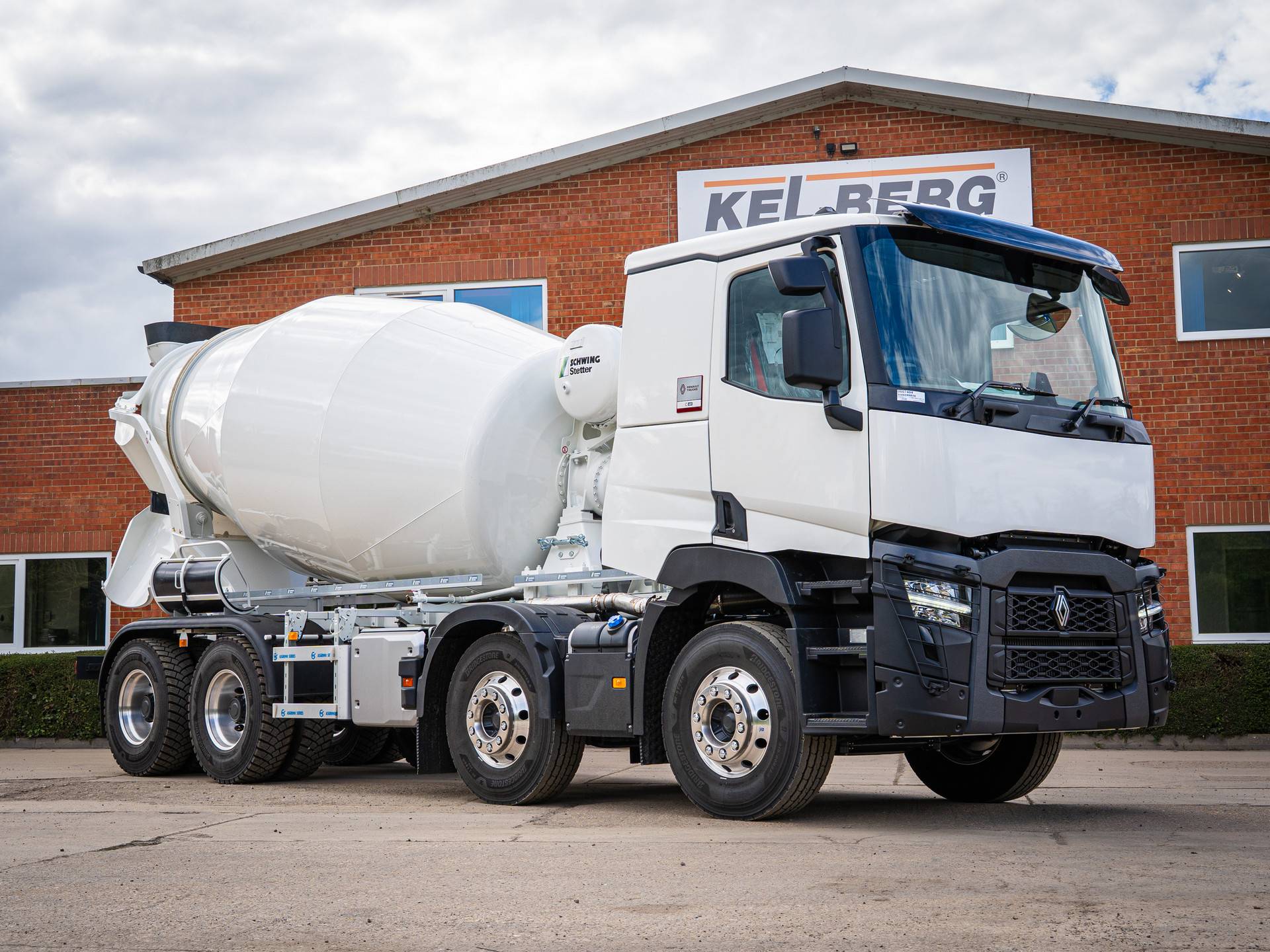 Renault C 460 8×4 Schwing-Stetter Concrete Mixer