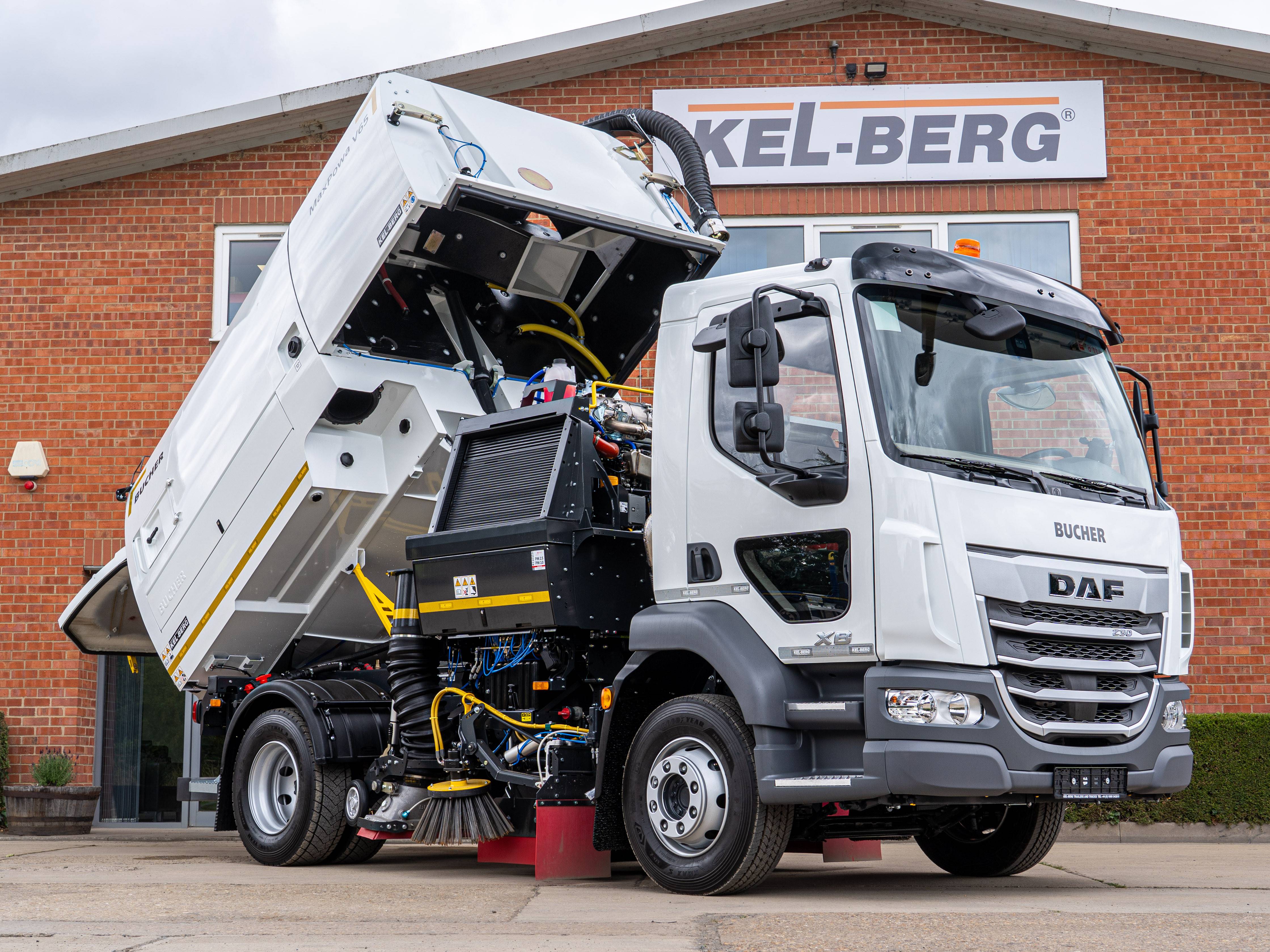 DAF XB 230 FA 4×2 Bucher Road Sweeper
