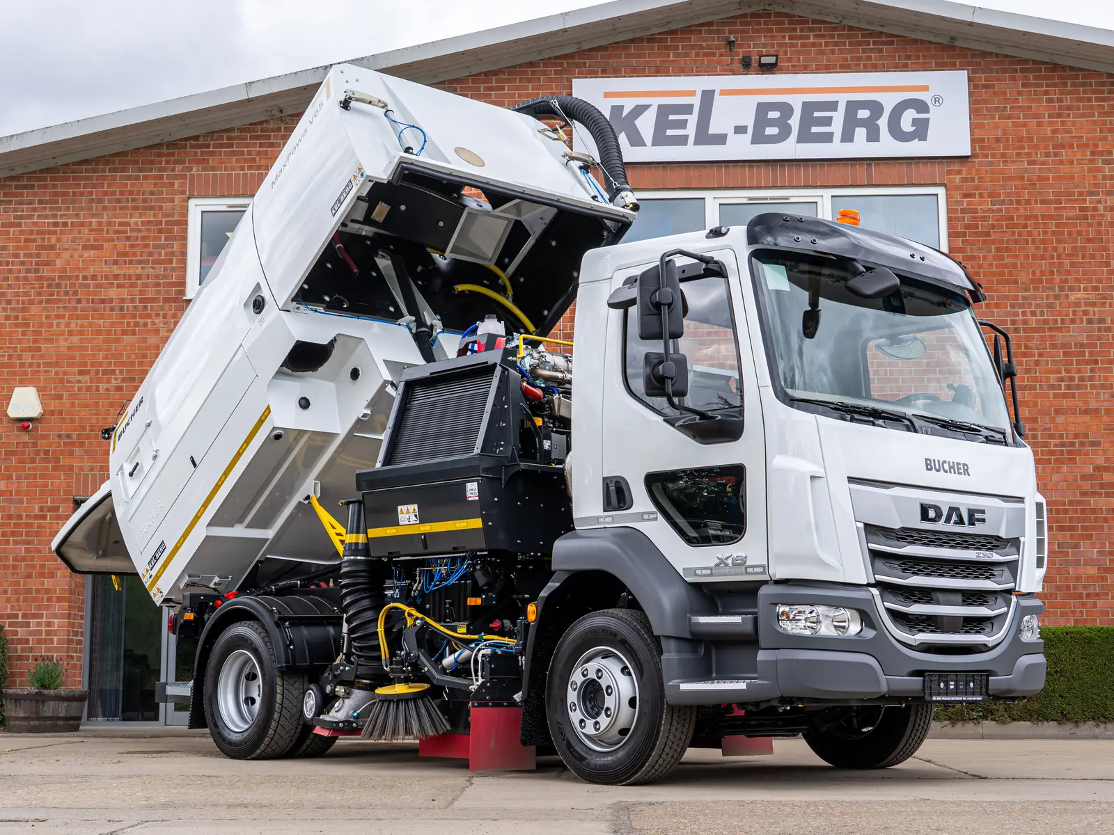 DAF XB 230 FA 4×2 Bucher Road Sweeper