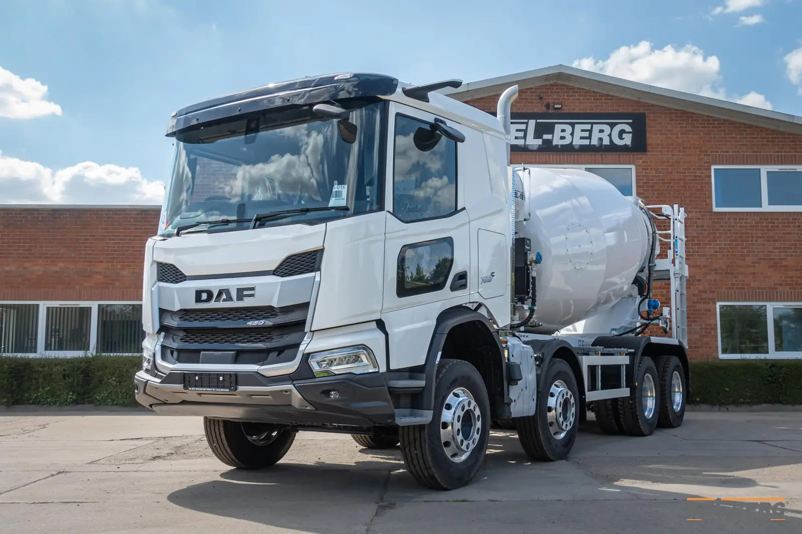 DAF XDC 450 FAD 8×4 Kel-Berg Concrete Mixer