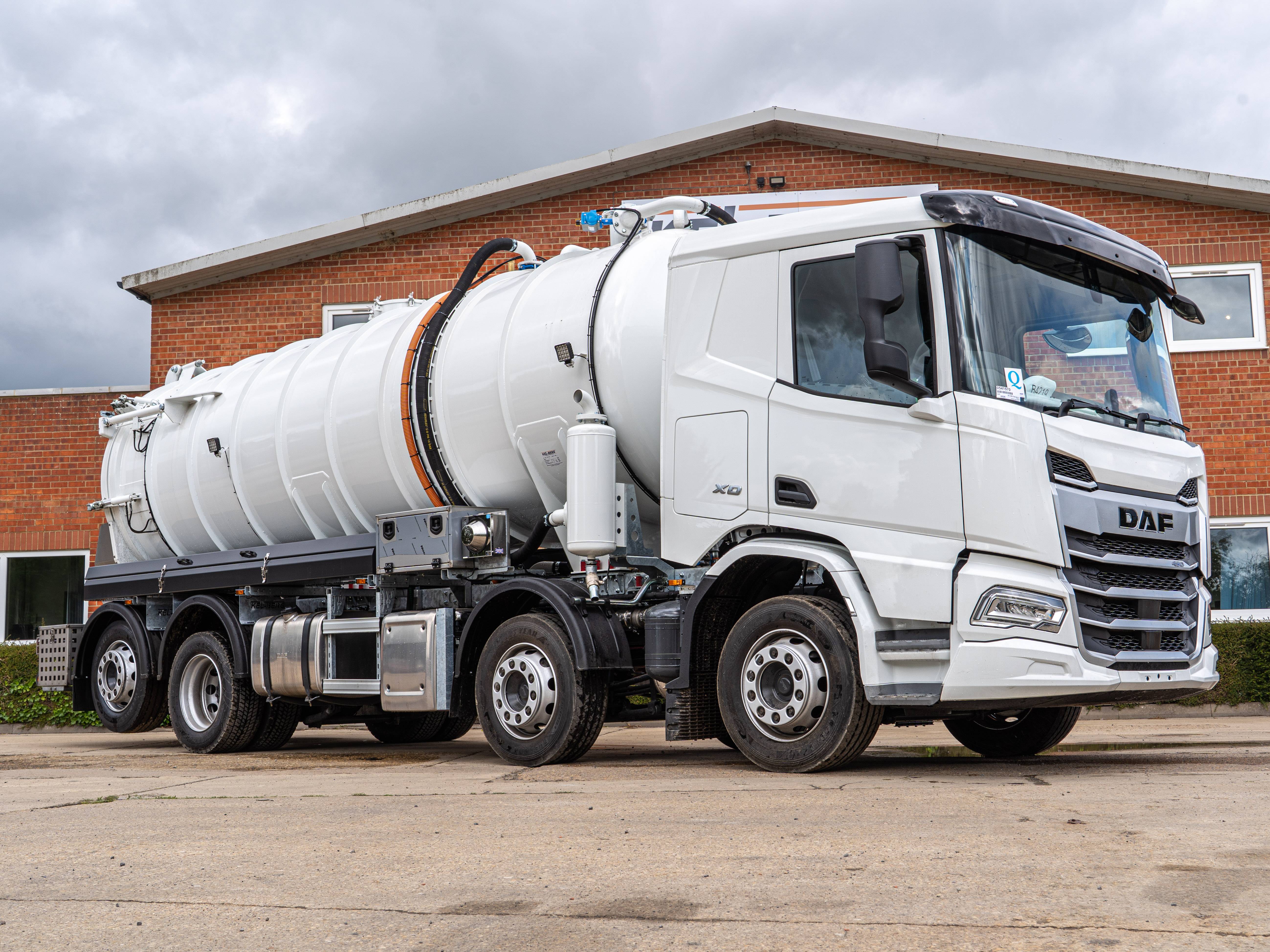 DAF XD 450 FAX 8×2 Kel-Berg Tanker