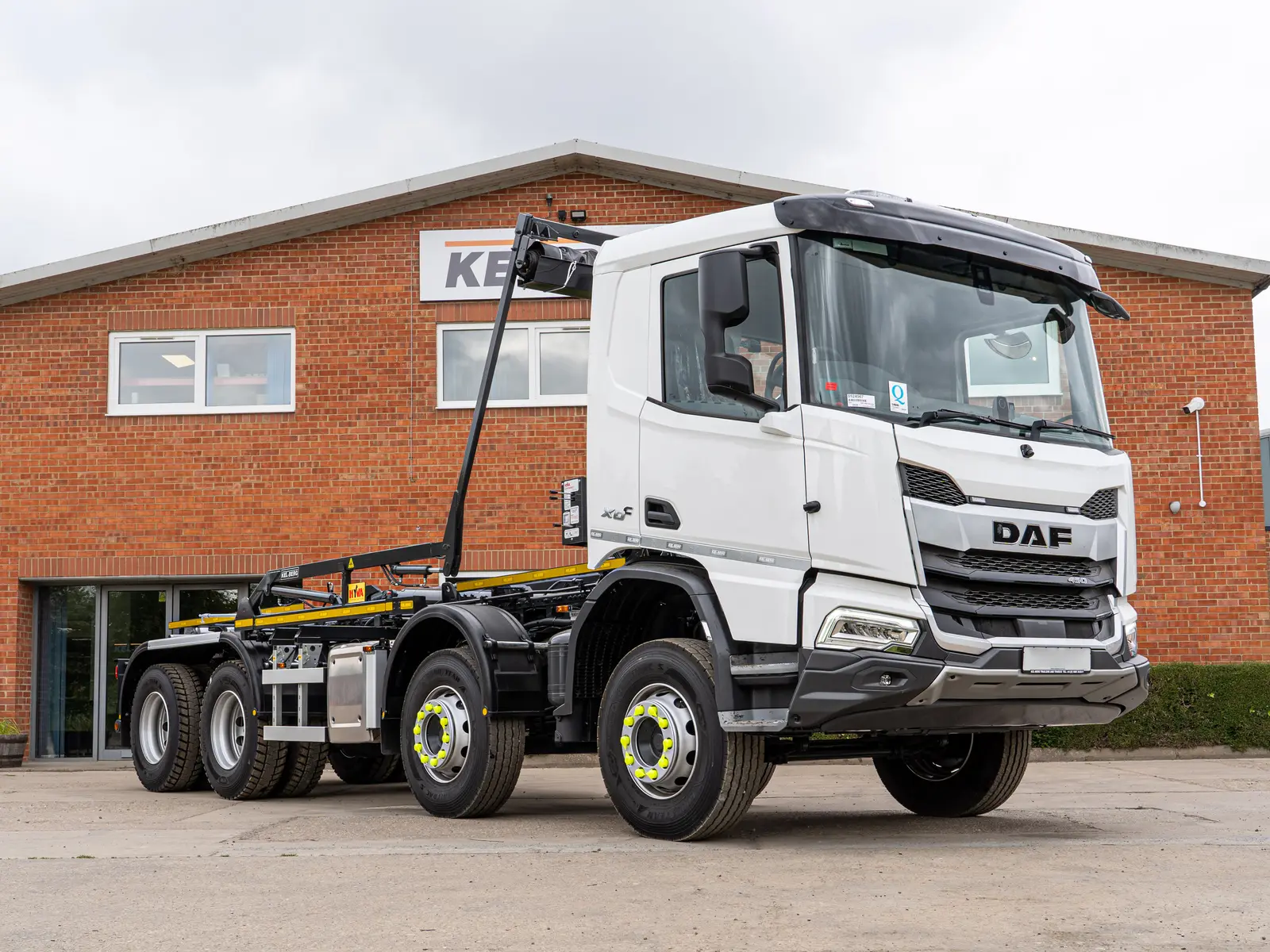 DAF XDC 450 FAD 8×4 Hyva Hook Loader